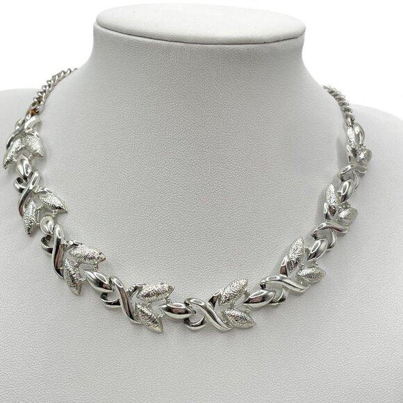 Vintage CORO Silver Tone Link Necklace Shiny Matte Collectible Designer Jewelry - Picture 4 of 9